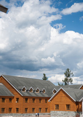 蓝天下的小木屋