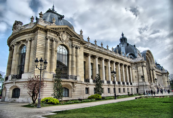 Fototapeta na wymiar Lateral view of Petit Palais in Paris