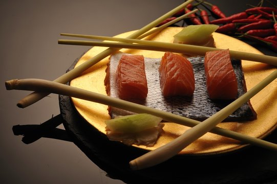 Bunter Teller Asiatisch