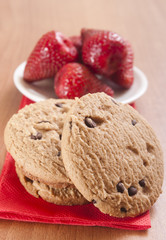 baked cookies with cream and strawberry