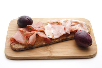 Schinkenbrot mit Zwetschgen