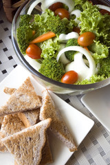 Mixed salad and wheat toast