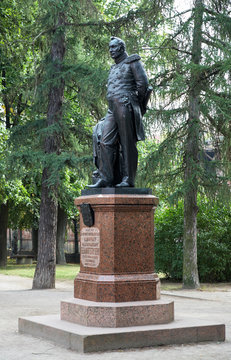 Monument to the Fabian Gottlieb von Bellingshausen in Kronstadt,