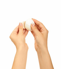 hands cleaning egg