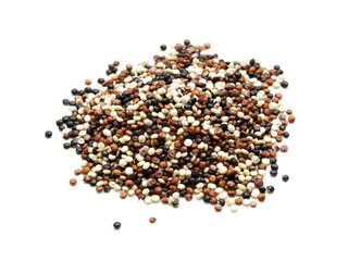 Quinoa Samen isoliert auf weiß