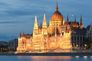 Fototapeta premium Hungarian parliament at dusk, floodlight