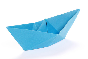 Blaues Papierschiff