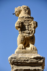 Fototapeta na wymiar statue de lion