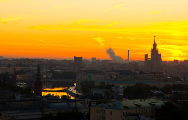 Fototapeta na wymiar Moscow city sunrise. Kremlin, river and skyline