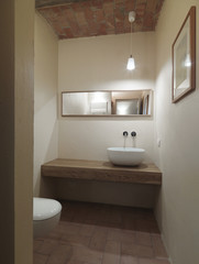 Fototapeta na wymiar mała łazienka nowoczesna usługa