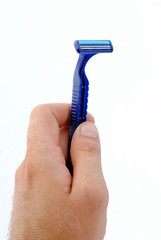 man hand holding a disposable blu razor
