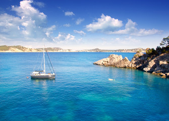 Fototapeta na wymiar Śródziemnomorska Majorka Cala Fornells na Majorce