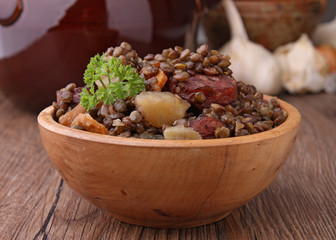 lentilles, légumes et saucisse fumée