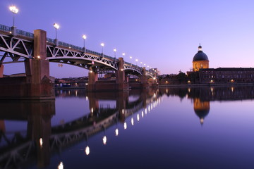 Fototapeta na wymiar Grave i Pont Saint Pierre, Toulouse