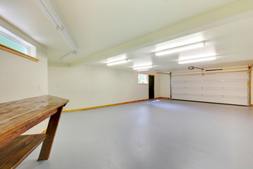 Emprty new garage