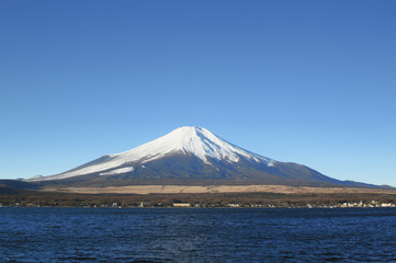 山中湖と富士山