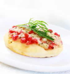 Cheesy cakes with ham and rocket
