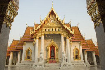 Fototapeta premium Thai Temple_Wat Benjamabophit.jpg