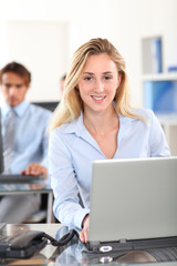 Obraz premium Beautiful woman in office working on laptop computer