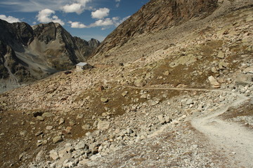 footpath leading to Cabane du Grand Mountet