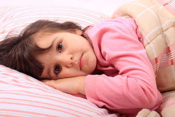 Obraz na płótnie Canvas Little girl bedtime