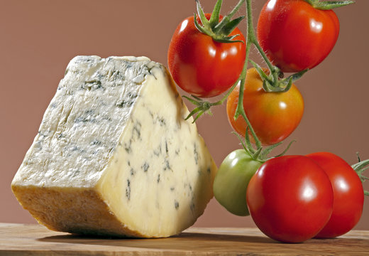 Blue cheese and tomatoes