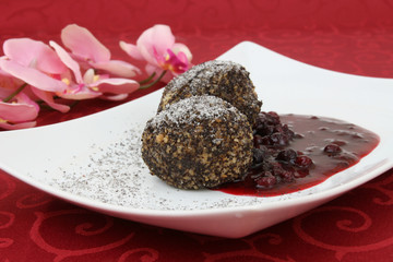 Mohn-Topfenknödel
