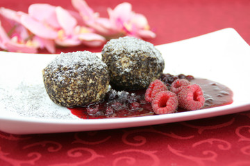 Mohn-Topfenknödel