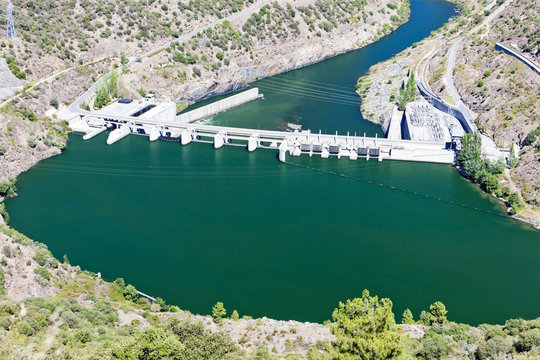 Valeira Barrier, Douro Valley, Portugal
