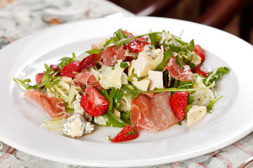 Salad with strawberries