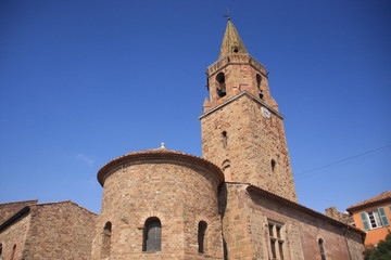 Fototapeta na wymiar la cathédrale Sainte Léonce