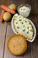 Polnische Gemüsesalate mit Mayonnaise