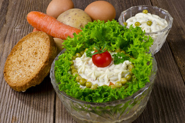 Polnische Gemüsesalate mit Mayonnaise
