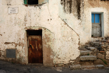 Fototapeta na wymiar stary dom na Sardynii