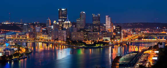 Pittsburgh skyline panorama. - obrazy, fototapety, plakaty
