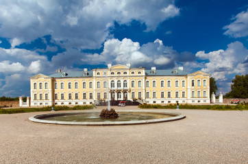 Fototapeta na wymiar Rundale pałac na Łotwie