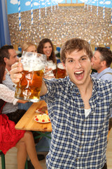 Gruppe auf dem Oktoberfest
