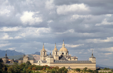 Fototapeta na wymiar The monumental Royal Seat of San Lorenzo de El Escorial