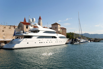 Naklejka premium White yacht