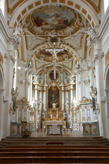 Fototapeta na wymiar Altarraum Klosterkirche Oberelchingen