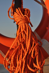 salvagente e corda di salvataggio