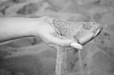sand pours hand