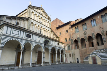 Fototapeta na wymiar Pistoia (Toskania), fasada katedry