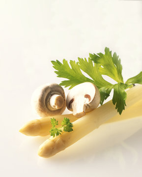 Freitseller Spargel mit Champignons