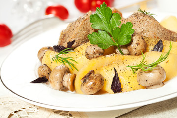 cooked potato and meat with mushrooms