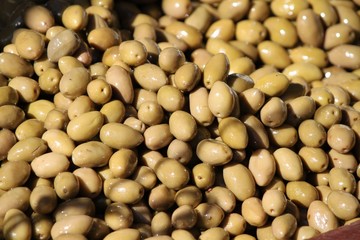 Olives vertes au marché de Provence
