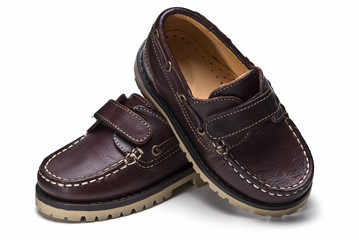 Zapatos de cuero marrón.