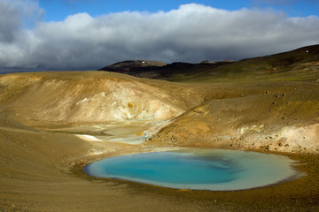 Kratersee am Vulkan Krafla in Island