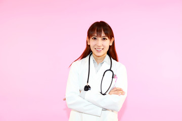 笑顔の素敵な女医