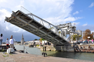 ouverture du pont d'accès au port de la Rochelle